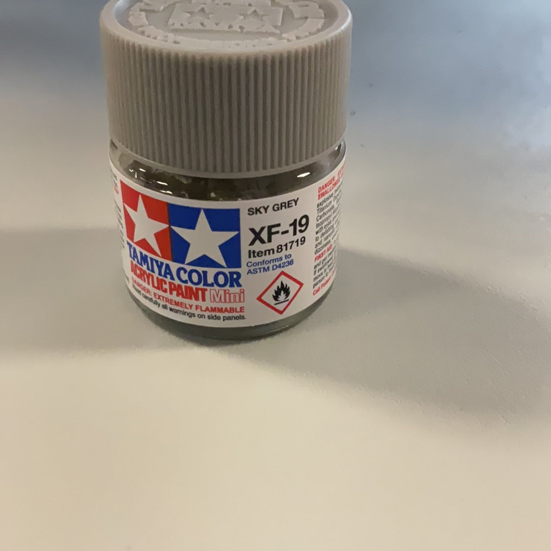 Tamiya color acrylic paint, Sky Grey, XF- 19