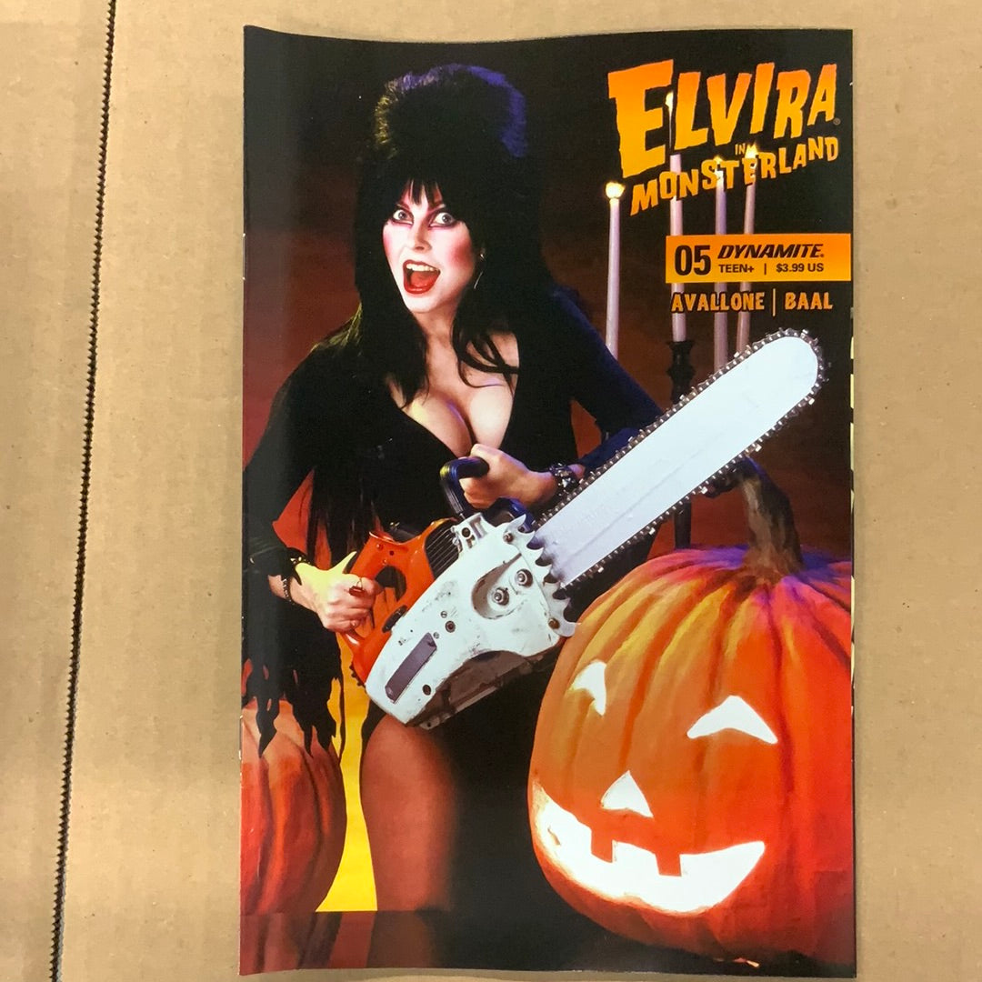 Elvira in Monsterland Cover D