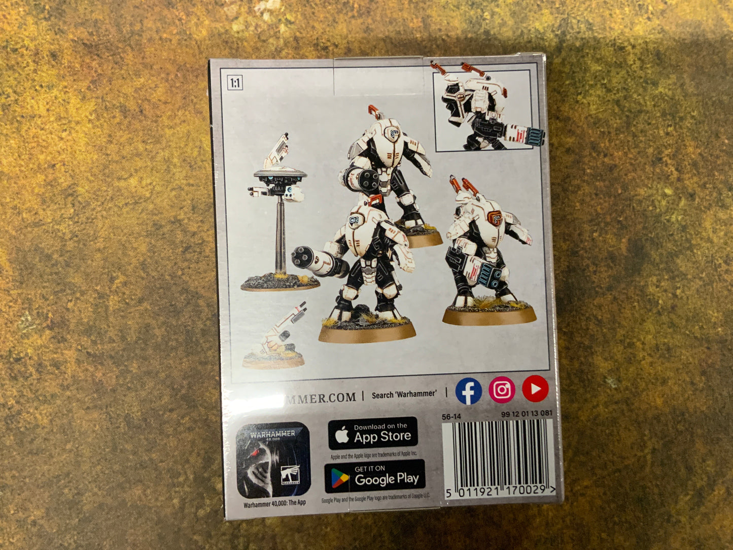 Warhammer 40,000 T’au Empire - Stealth Battlesuits