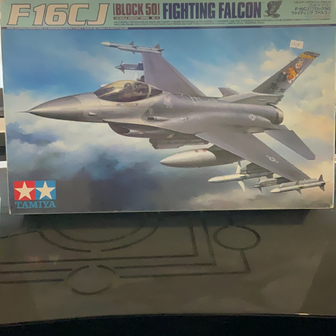 Tamiya F 16 CJ Fighting Falcon